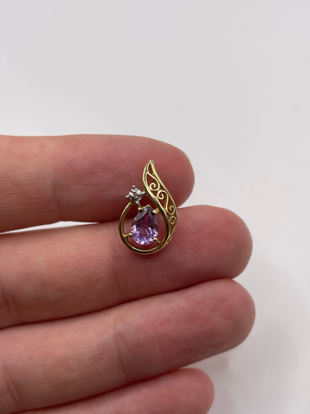9ct gold amethyst and diamond pendant