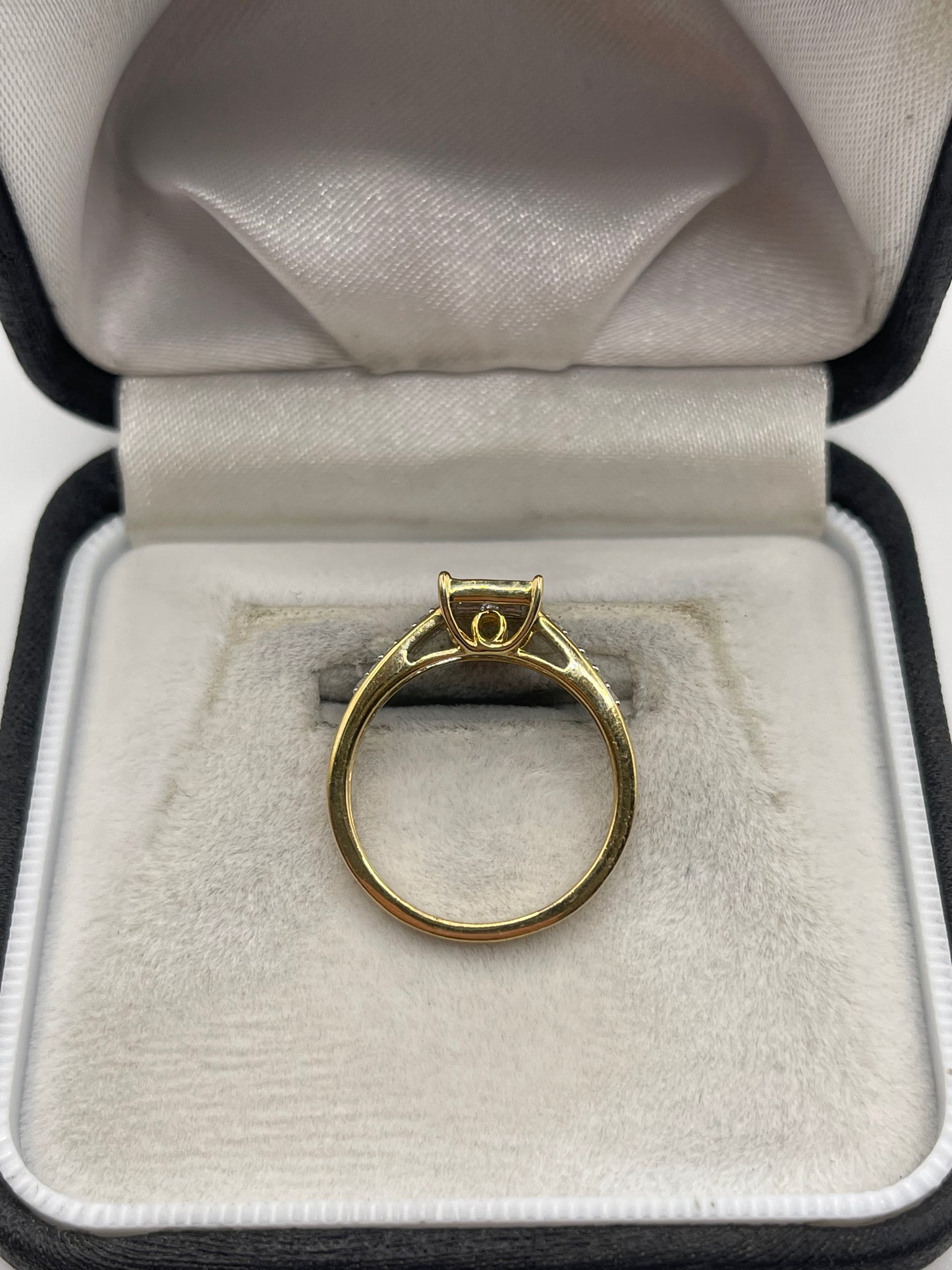 9ct gold diamond cluster ring