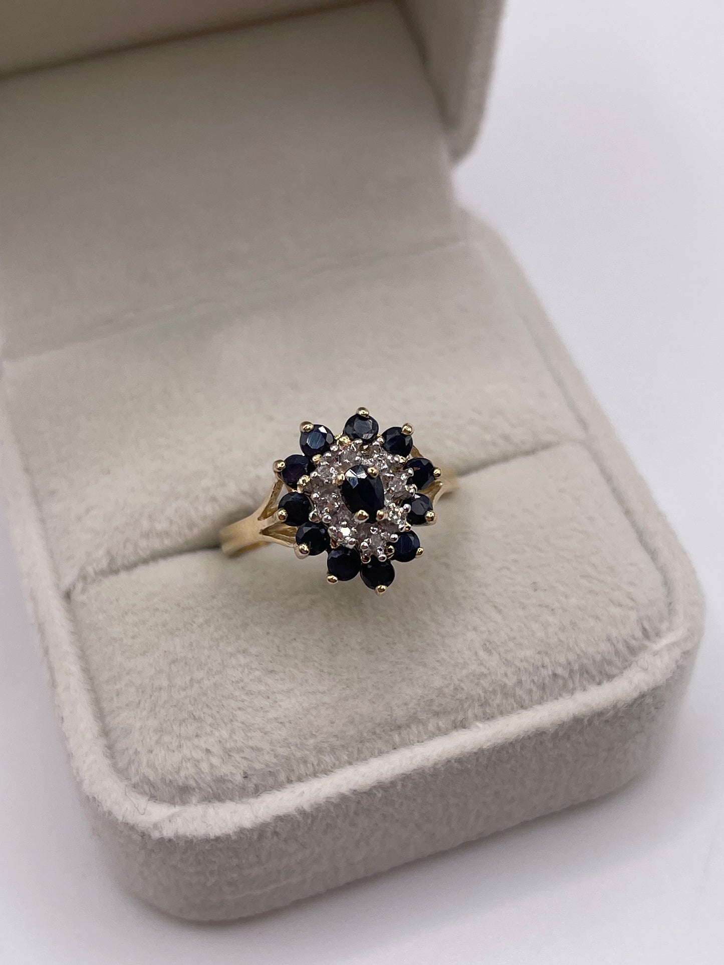 9ct gold sapphire and diamond ring