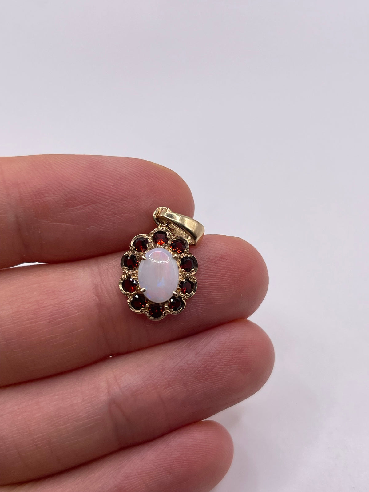 9ct gold opal and garnet pendant