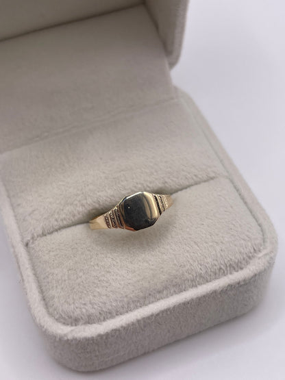 9ct gold signet ring