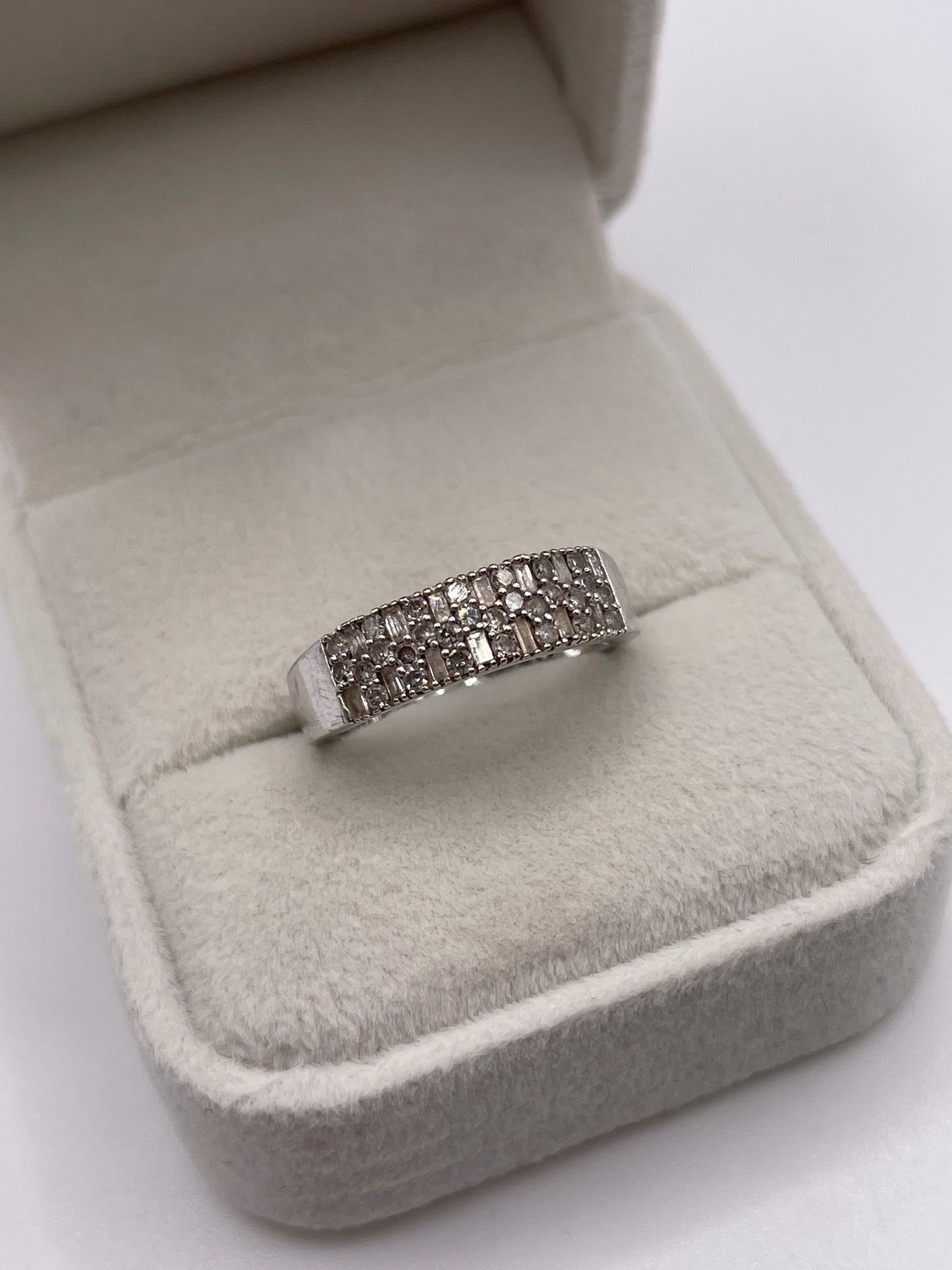 9ct white gold diamond cluster ring
