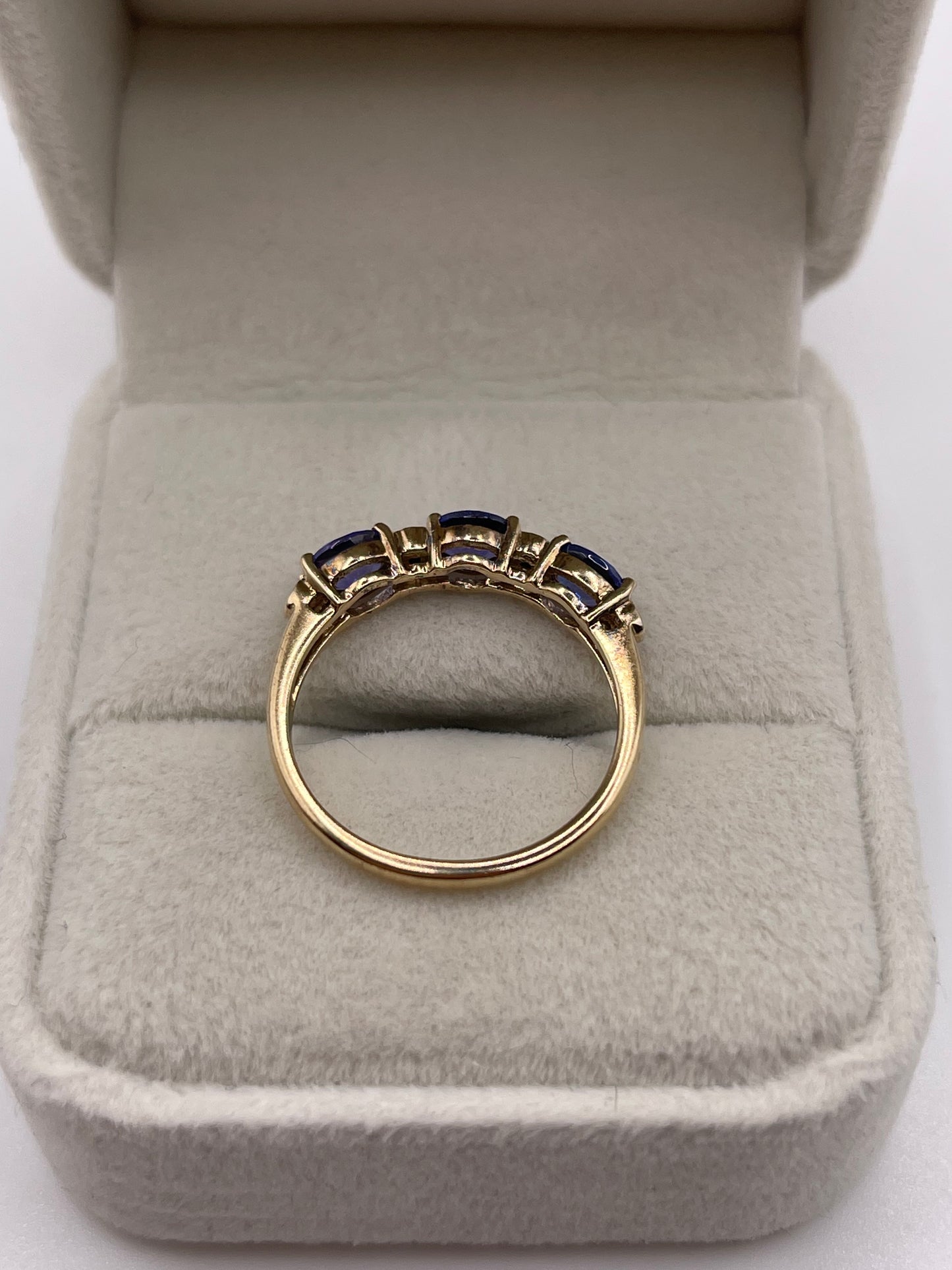 9ct gold tanzanite and diamond ring