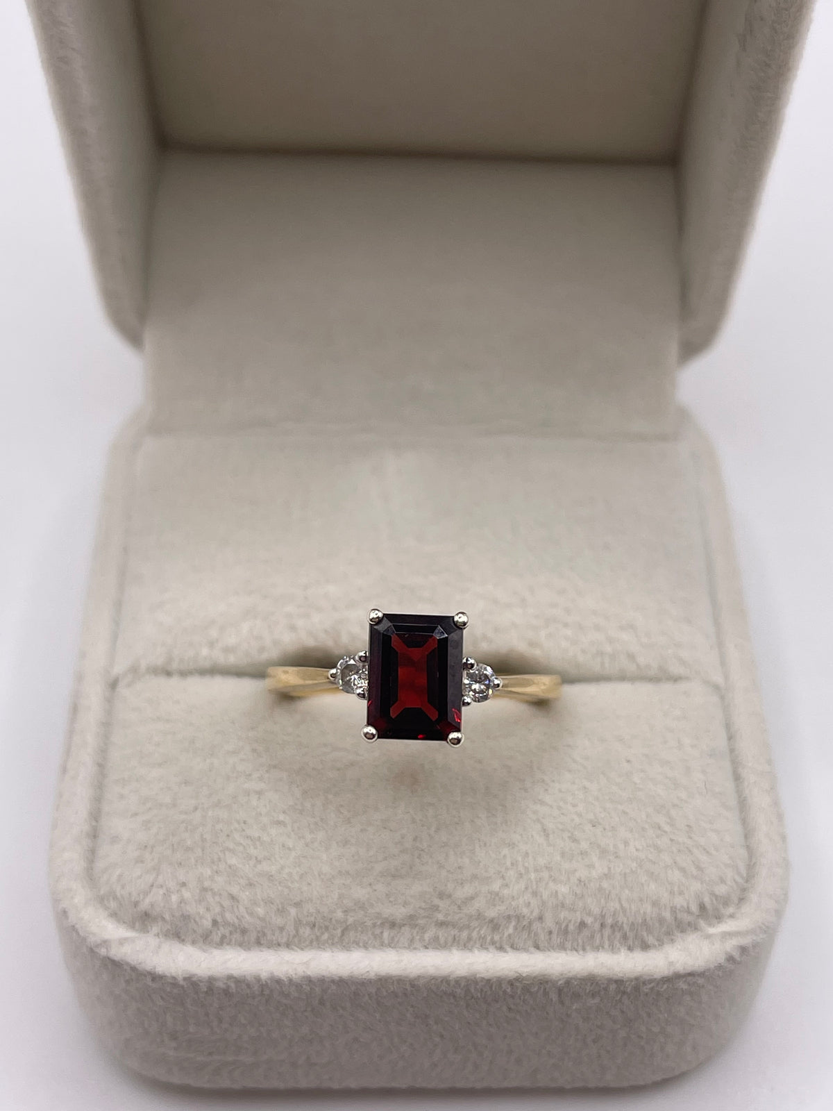9ct gold garnet and diamond ring