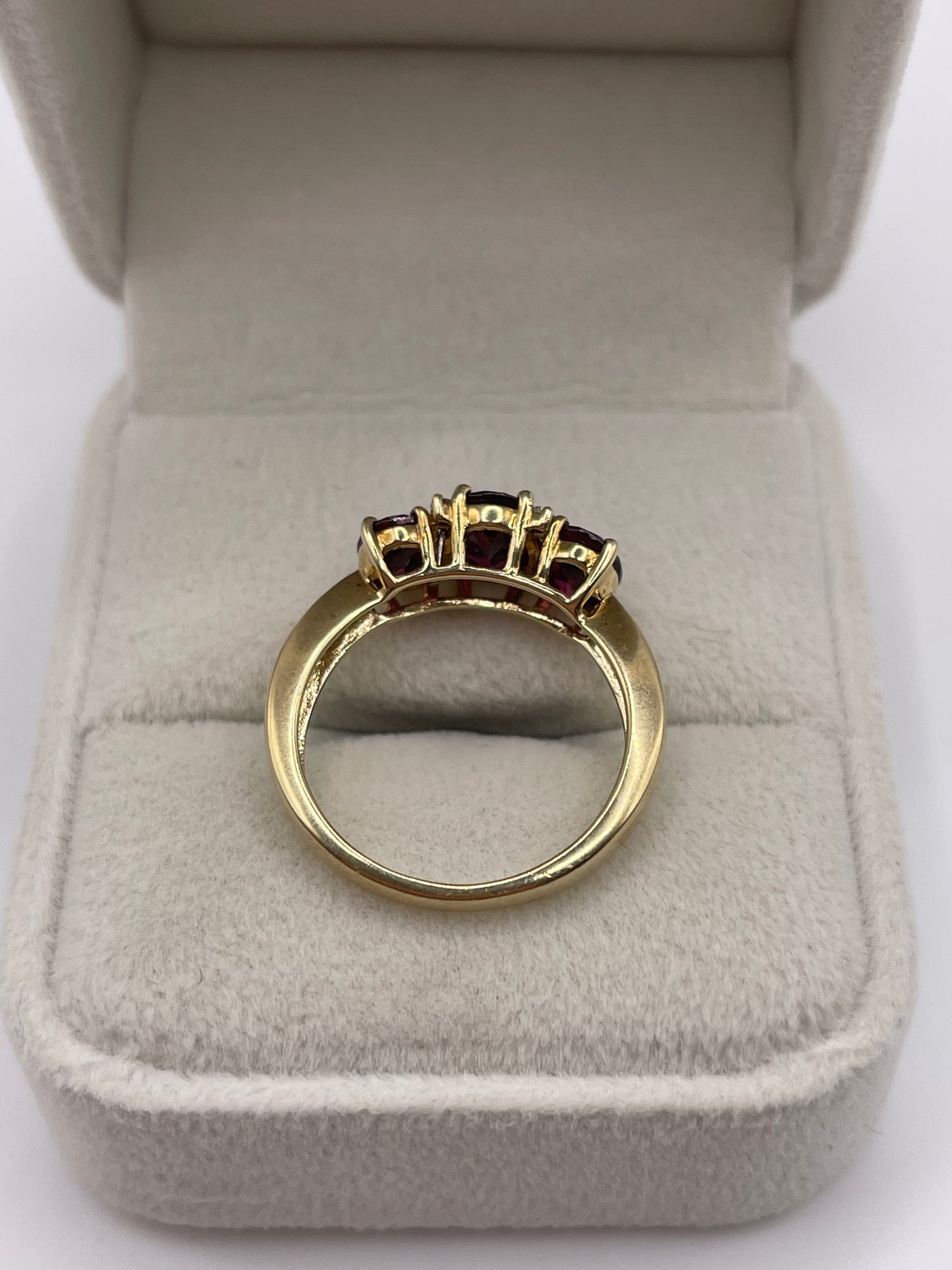 9ct gold garnet and diamond ring
