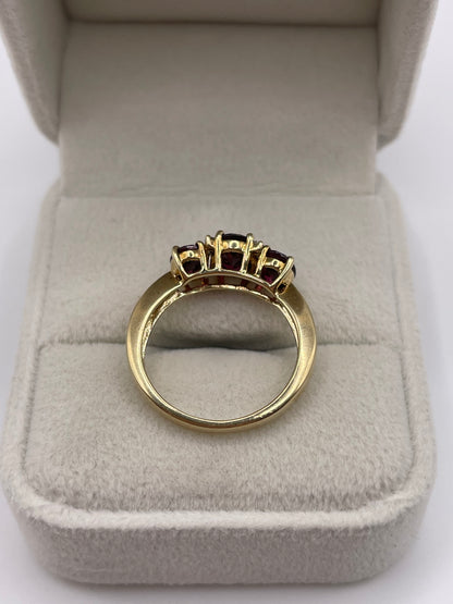 9ct gold garnet and diamond ring