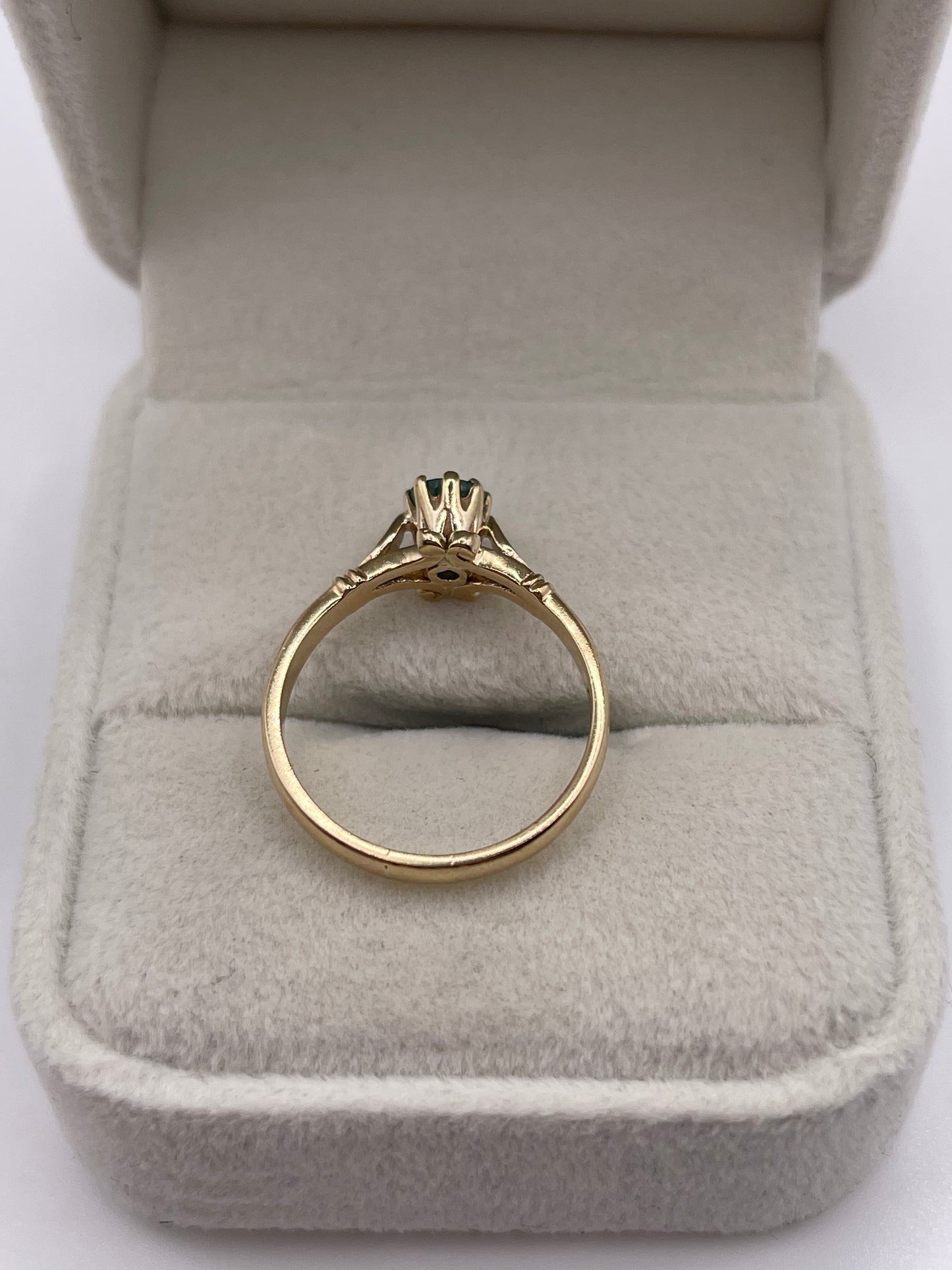 9ct gold emerald ring