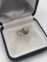 Load image into Gallery viewer, 9ct gold st Mary’s ring
