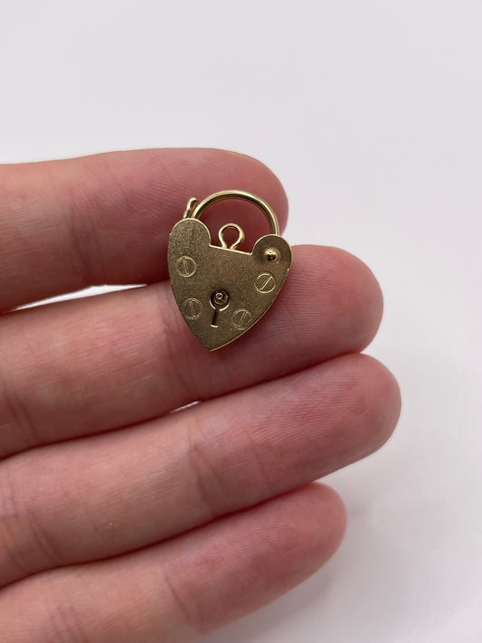 9ct gold padlock 104