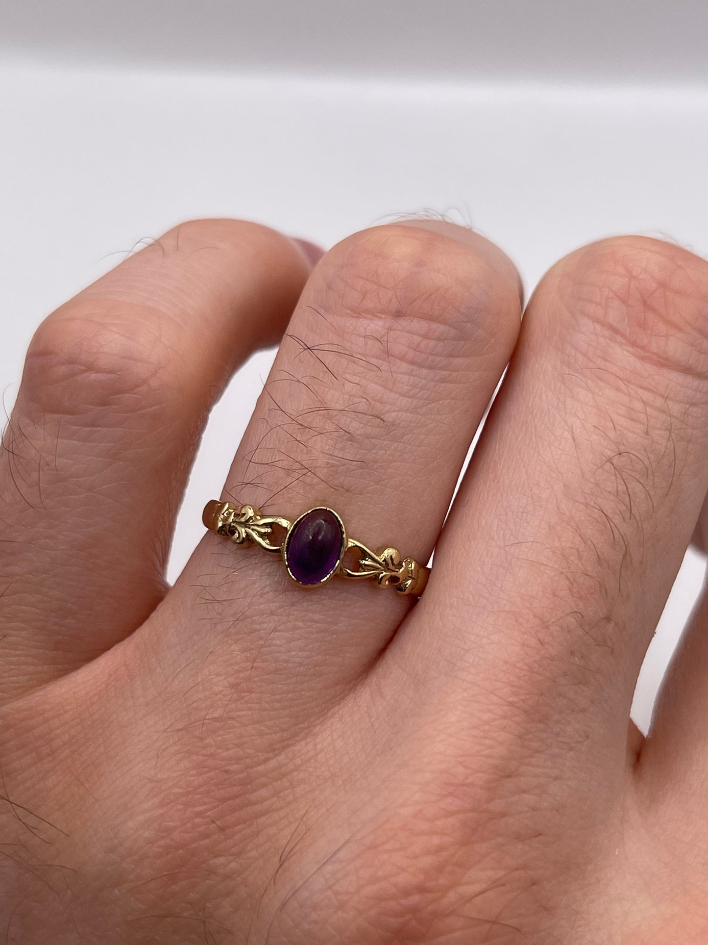 9ct gold cabochon amethyst ring