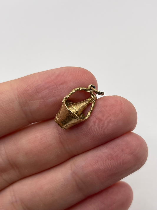 9ct gold champagne charm