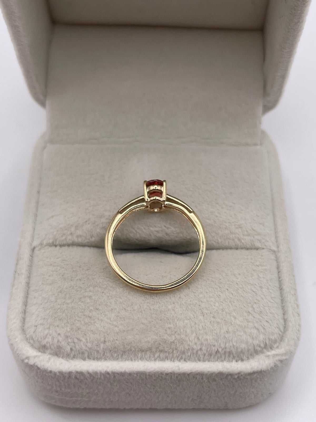 9ct gold quartz ring