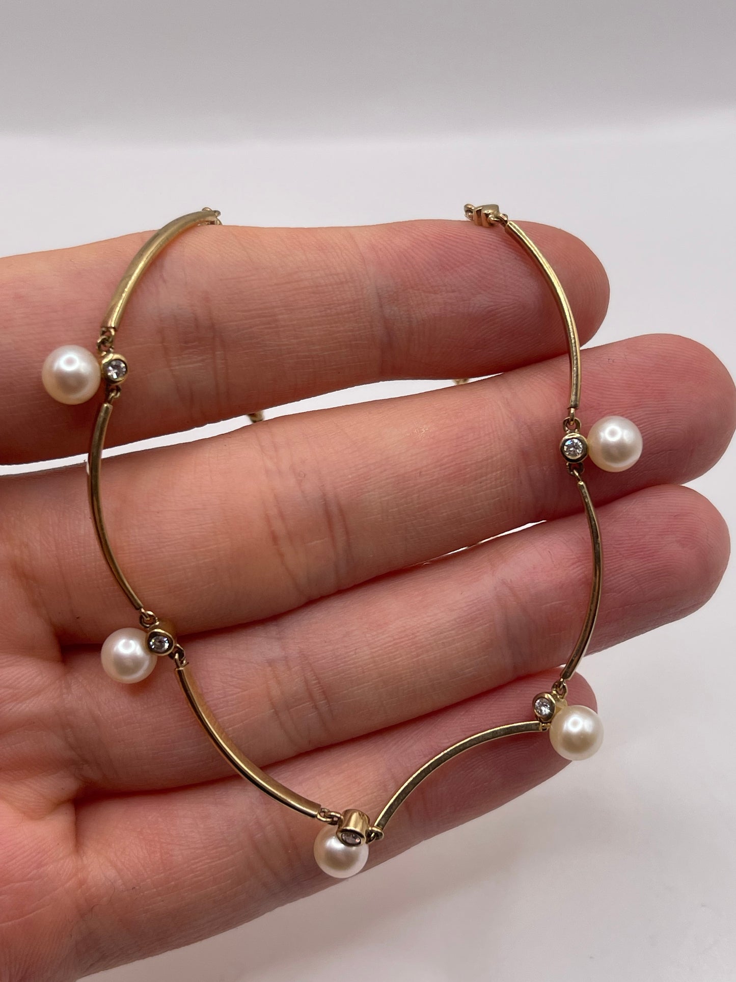 9ct gold pearl and diamond necklace