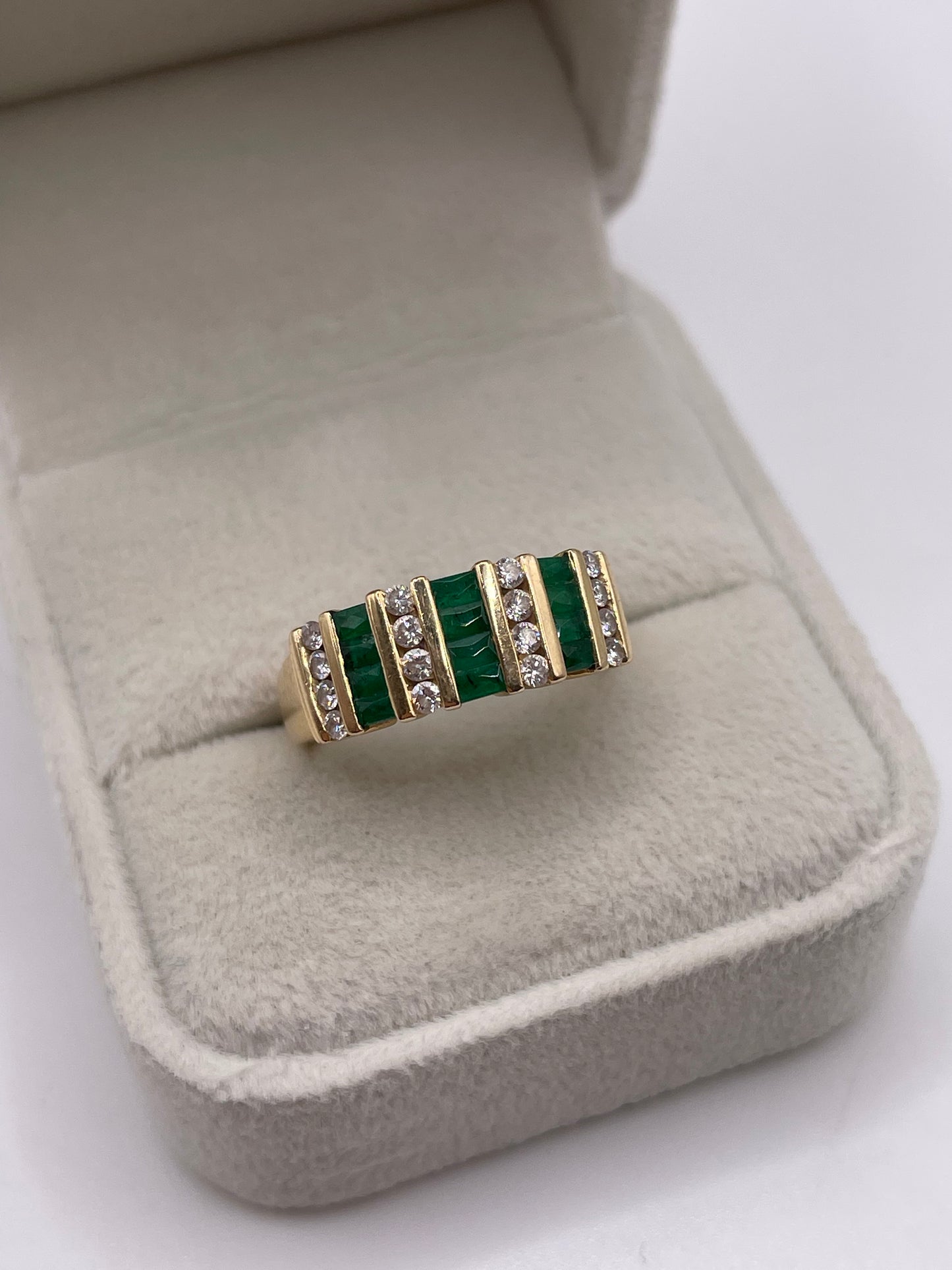 14ct gold emerald and diamond ring