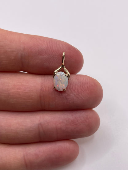 9ct gold opal pendant