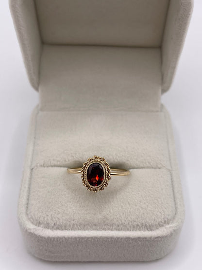 9ct gold garnet ring