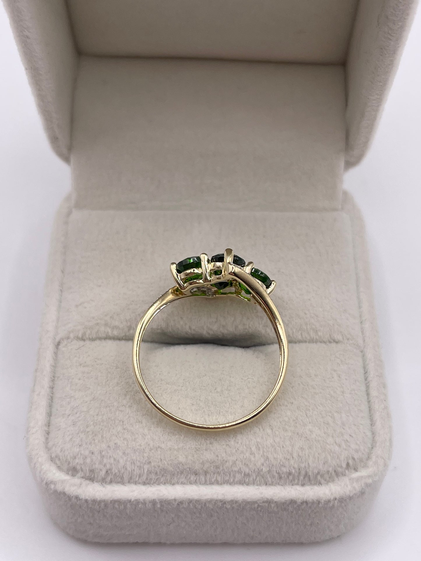 9ct gold diopside and diamond ring