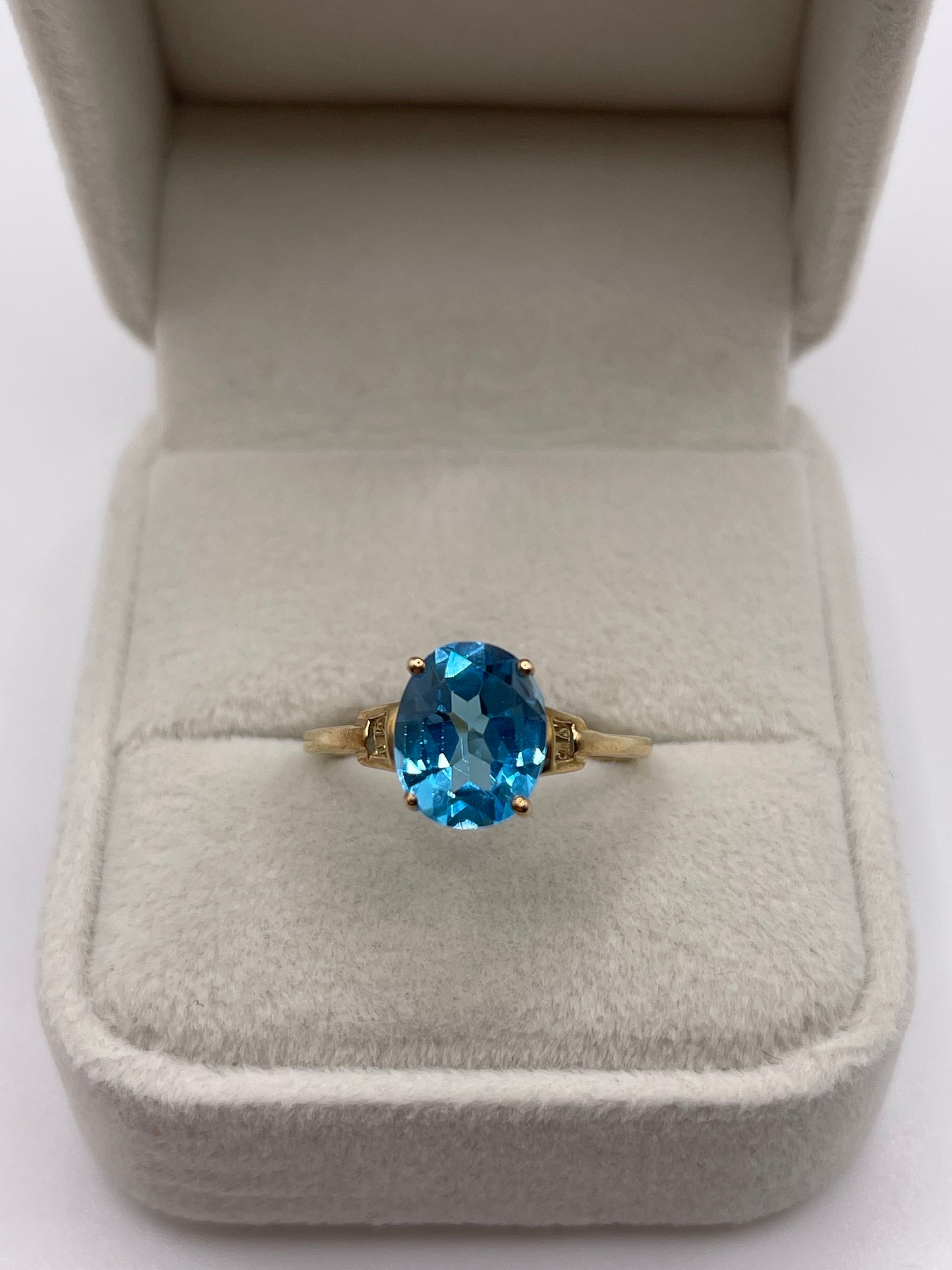 9ct gold blue topaz ring