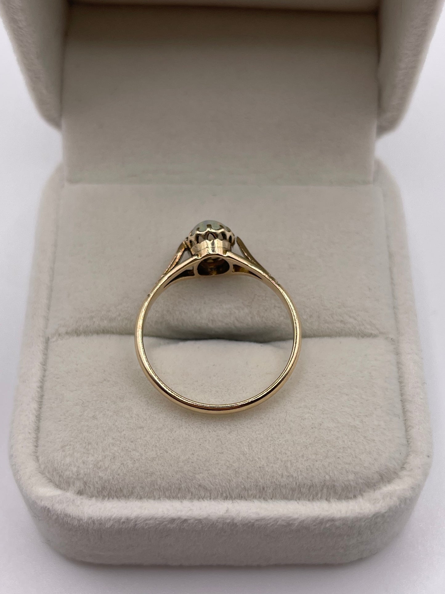 Antique 9ct gold opal ring