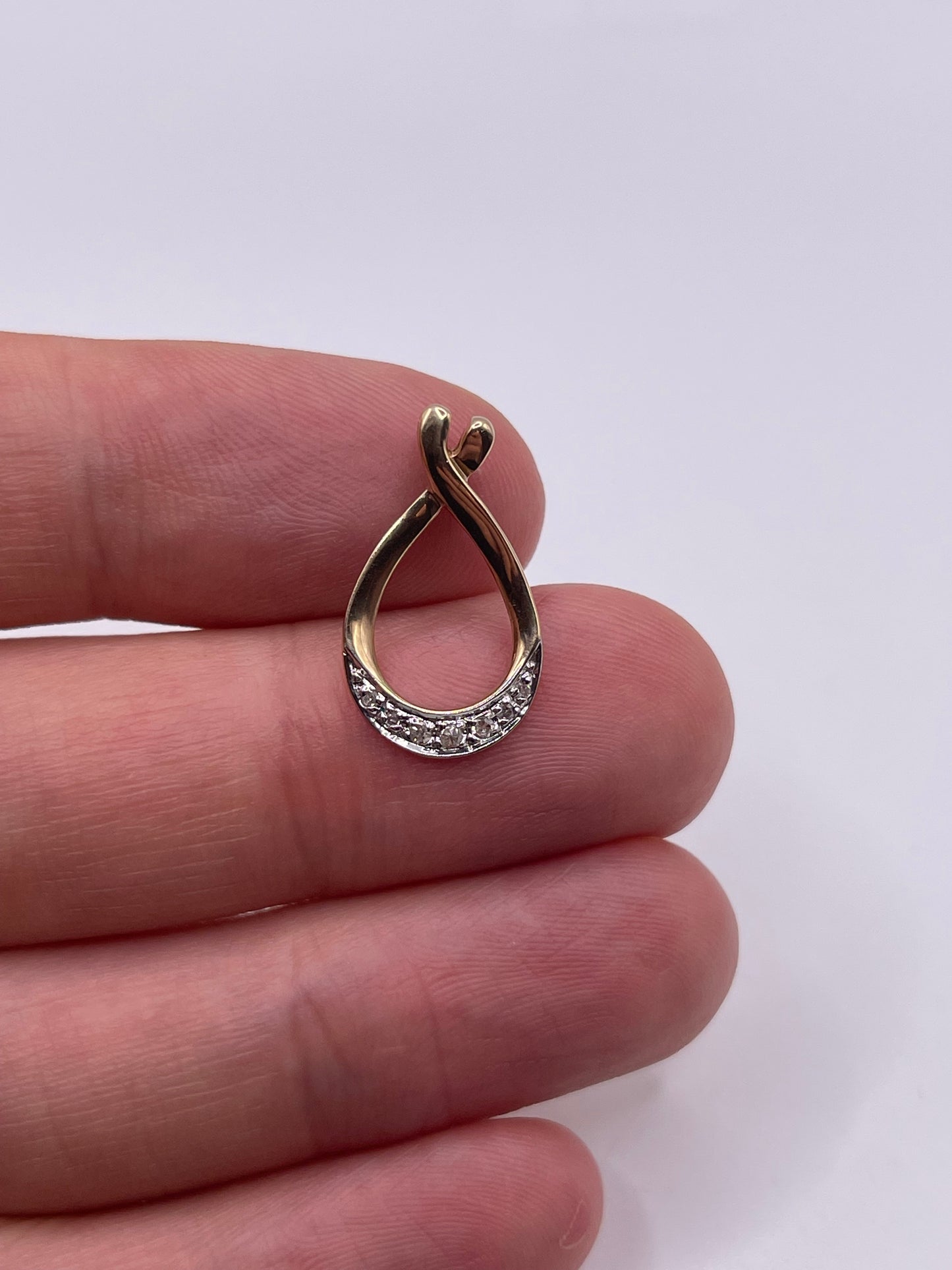 9ct gold diamond pendant
