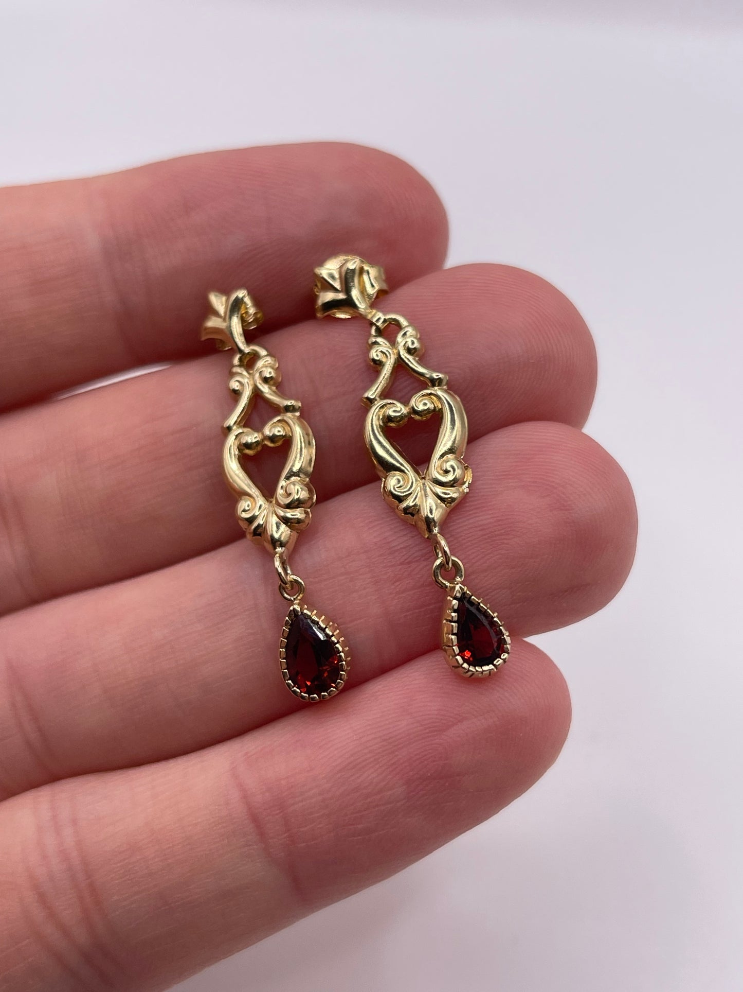 9ct gold garnet earrings