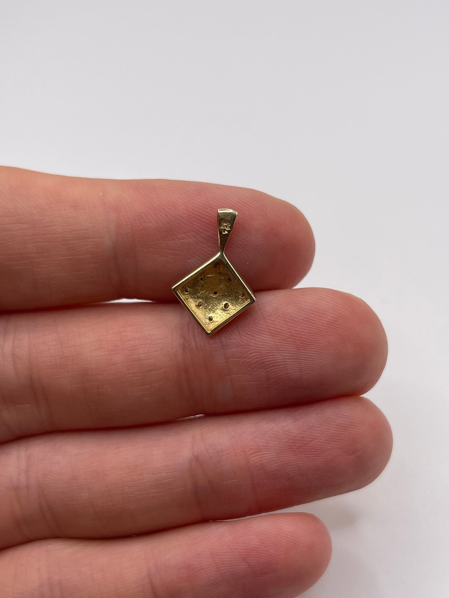 9ct gold diamond cluster pendant
