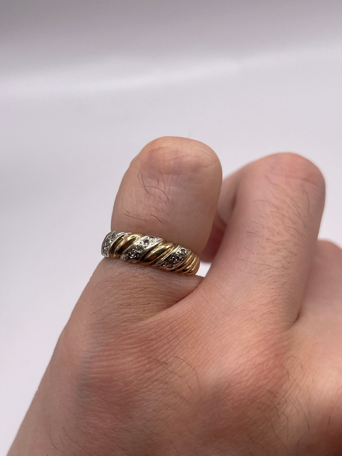 9ct gold diamond ring