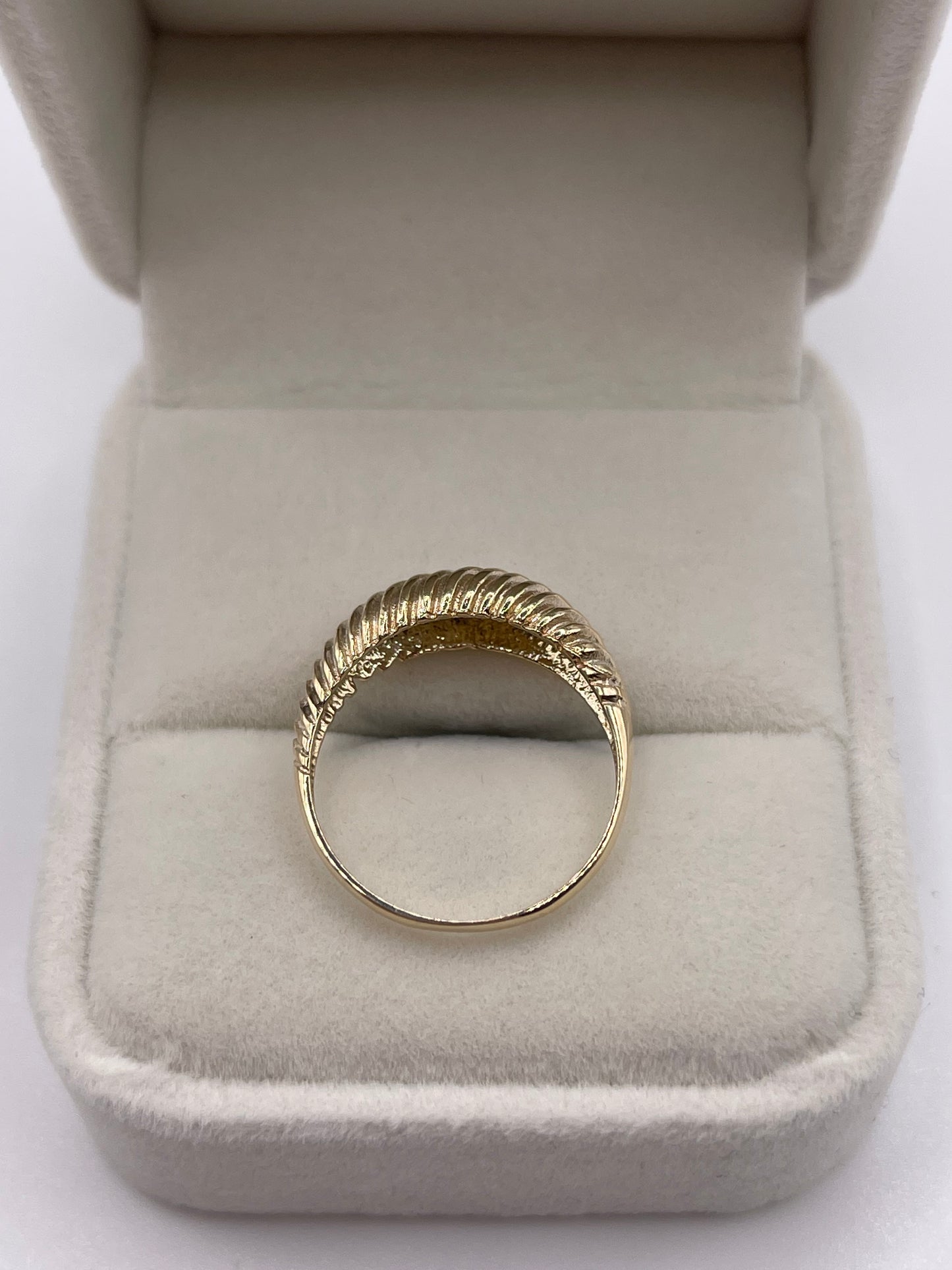 9ct gold croissant ring