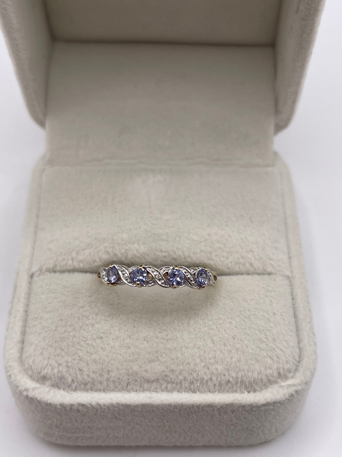 9ct gold tanzanite and diamond ring