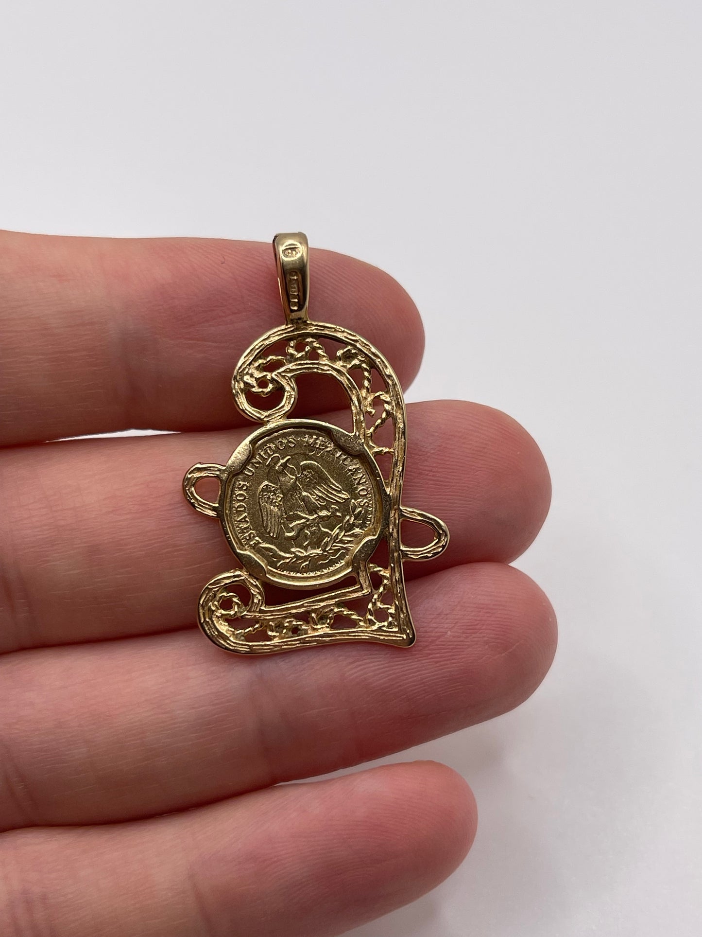 9ct gold coin pendant