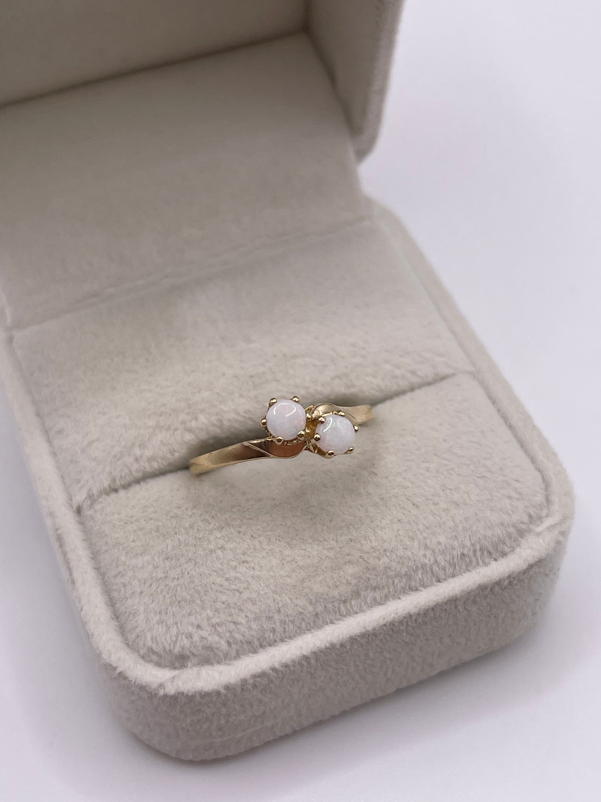 9ct gold opal ring