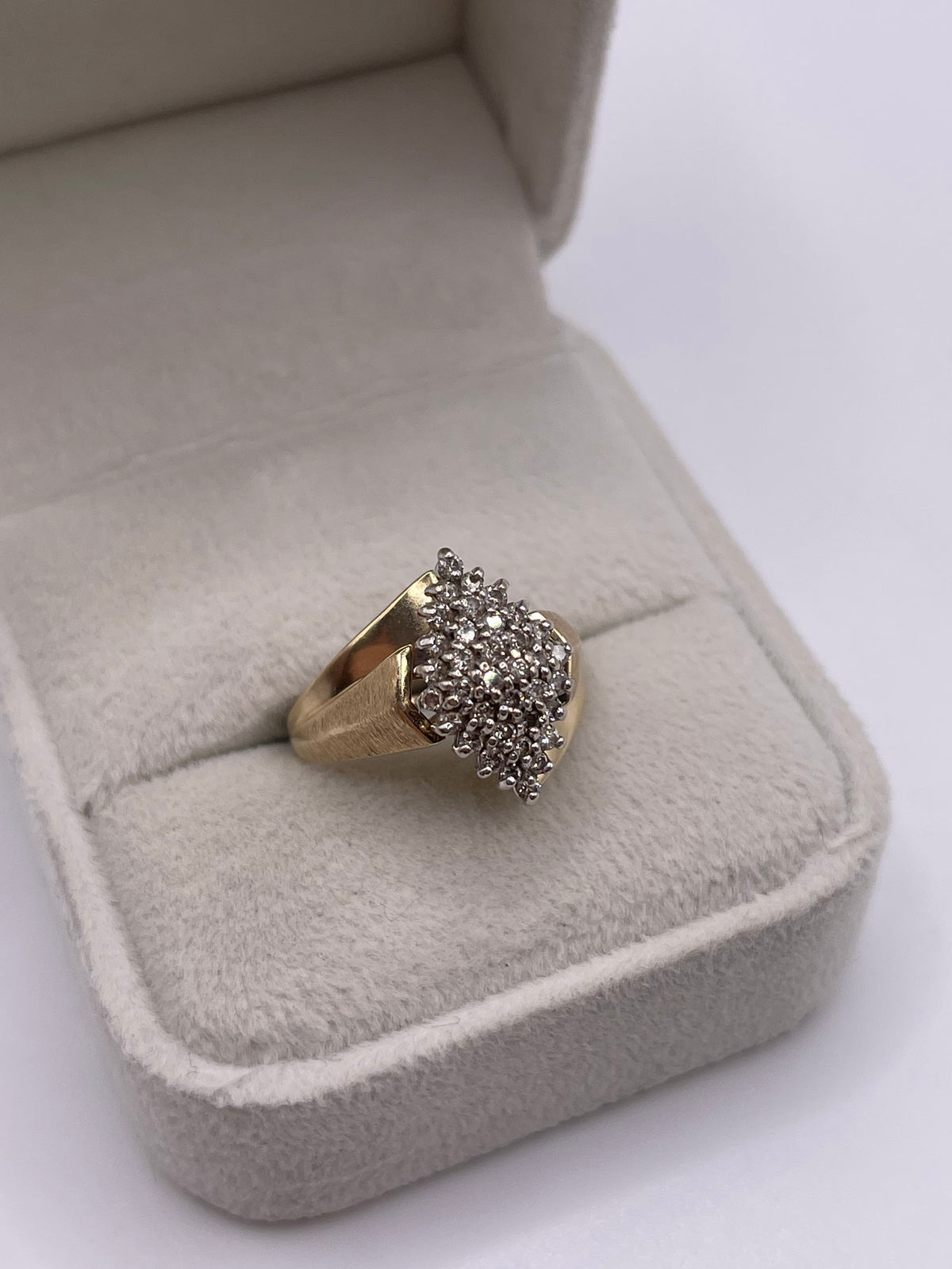 9ct gold diamond cluster ring