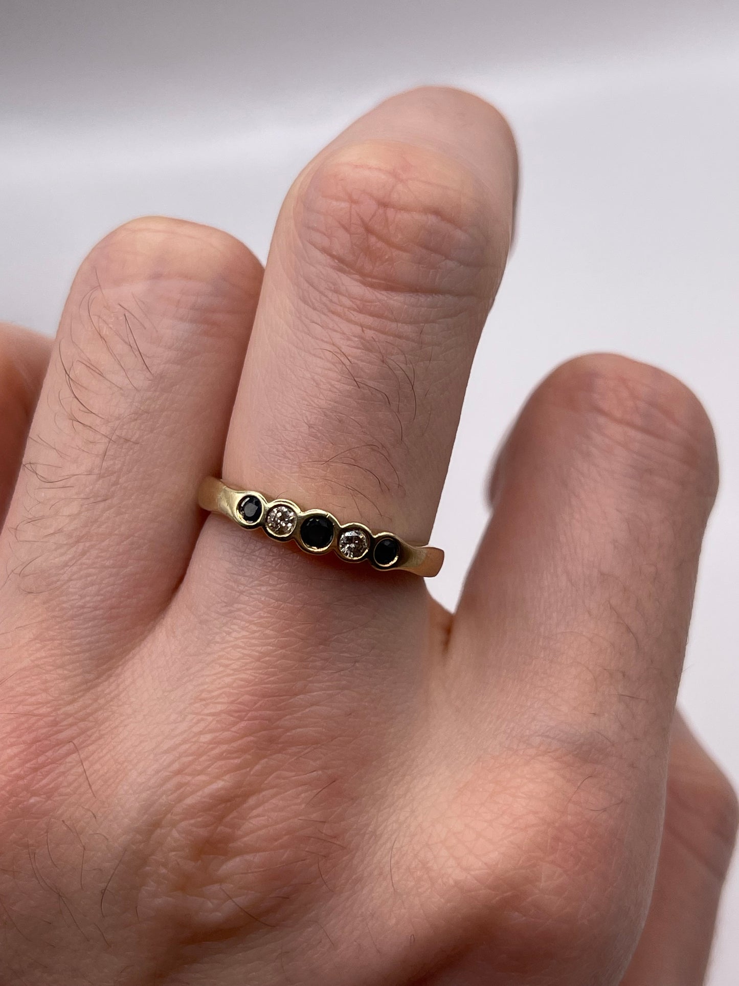 9ct gold sapphire and diamond ring