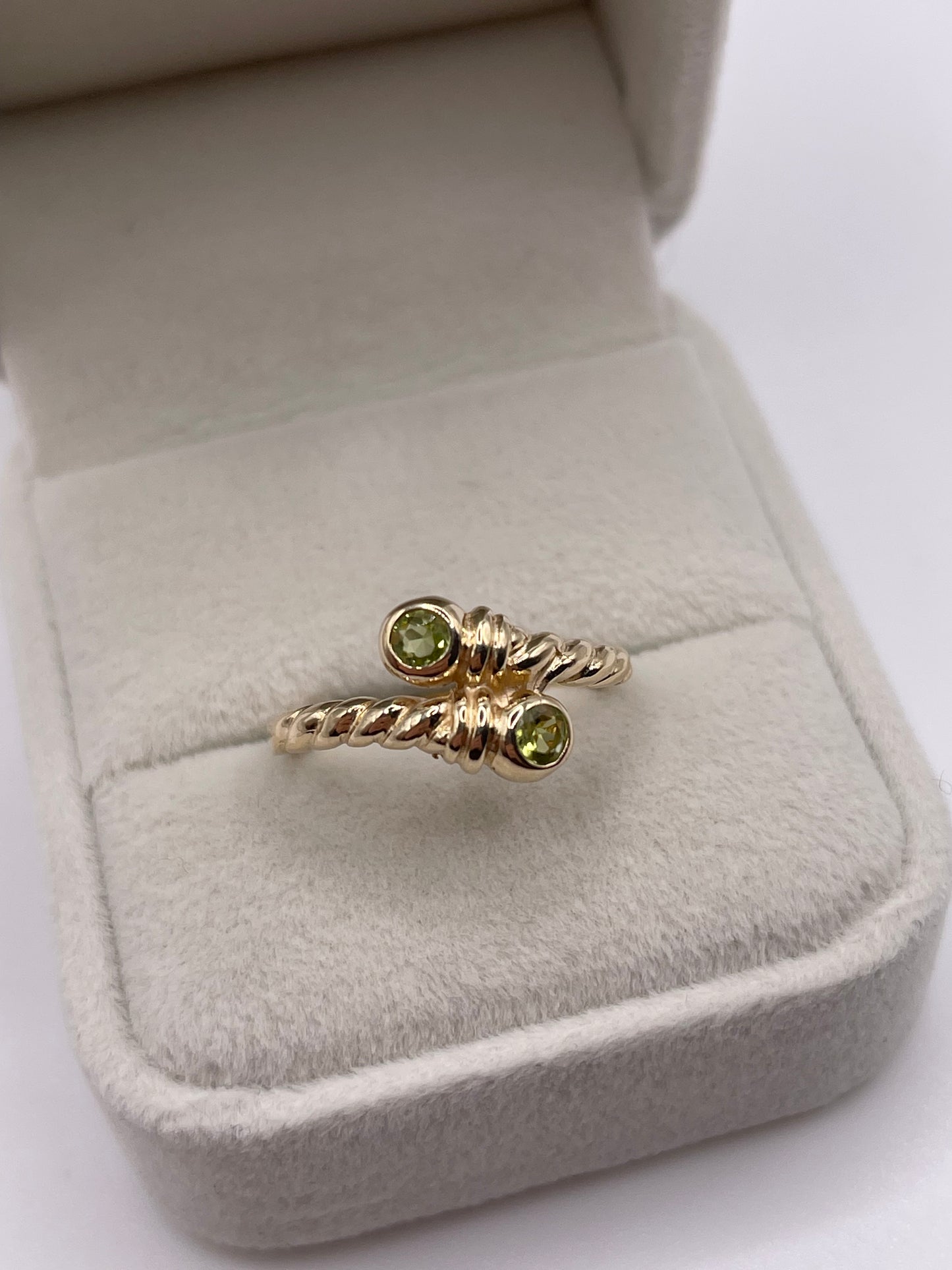 9ct gold peridot torque ring