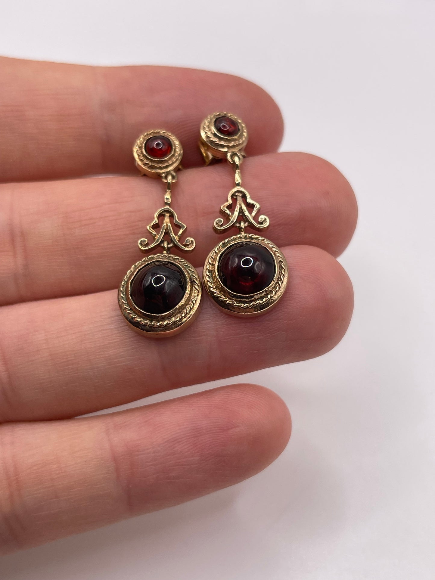 9ct gold cabochon garnet earrings