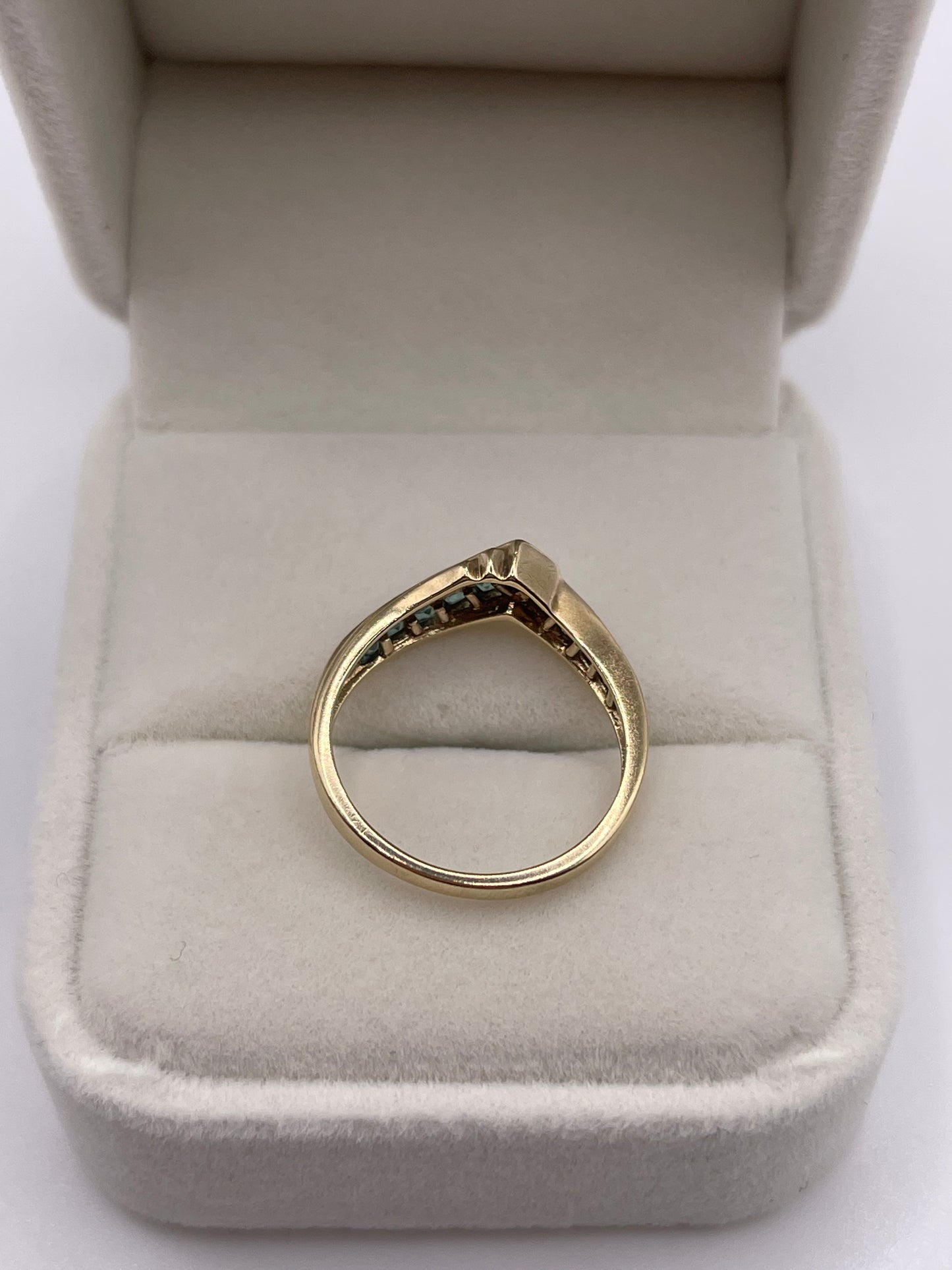 9ct gold emerald and cz ring