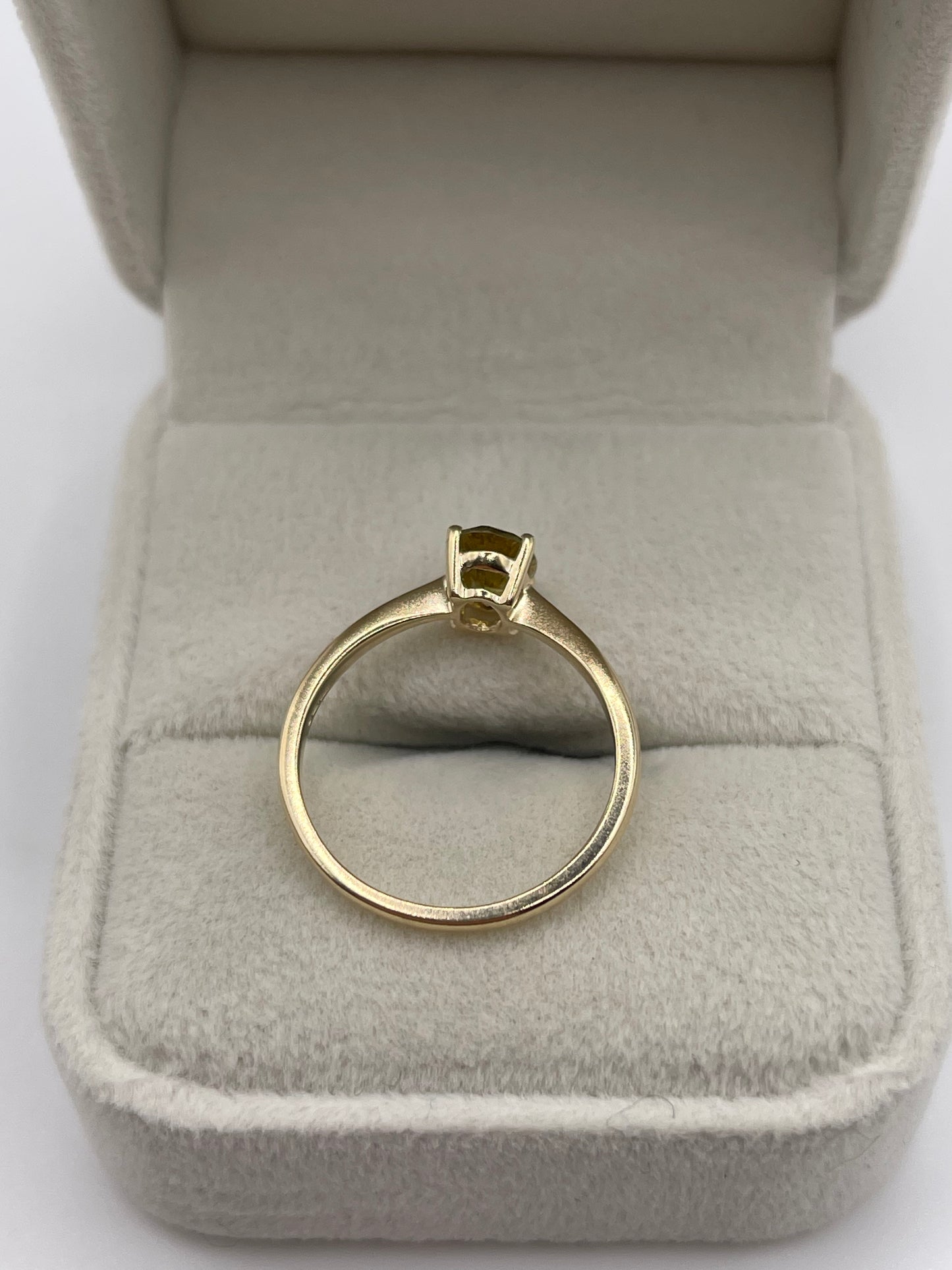 9ct gold quartz ring