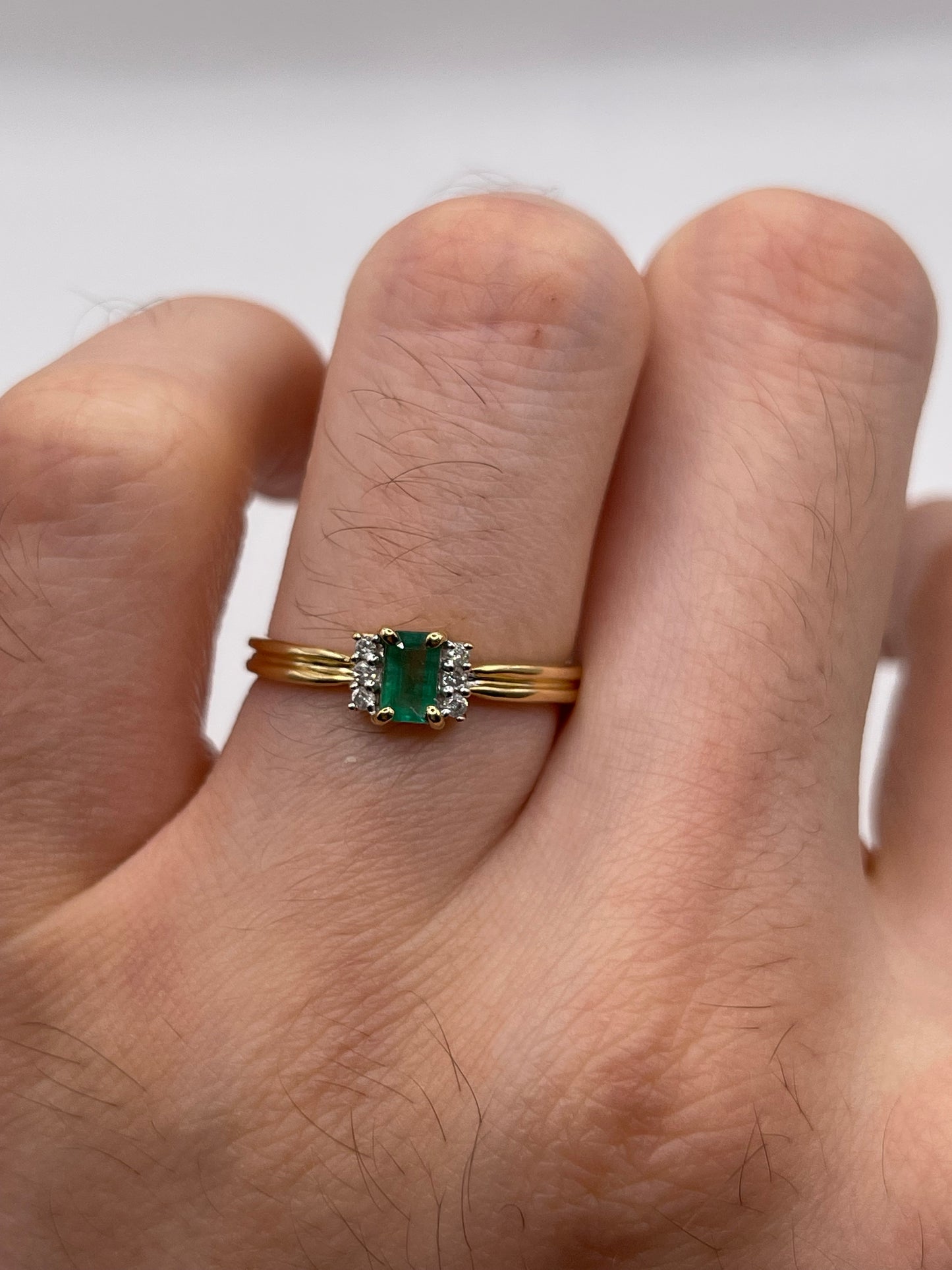 9ct gold emerald and diamond ring