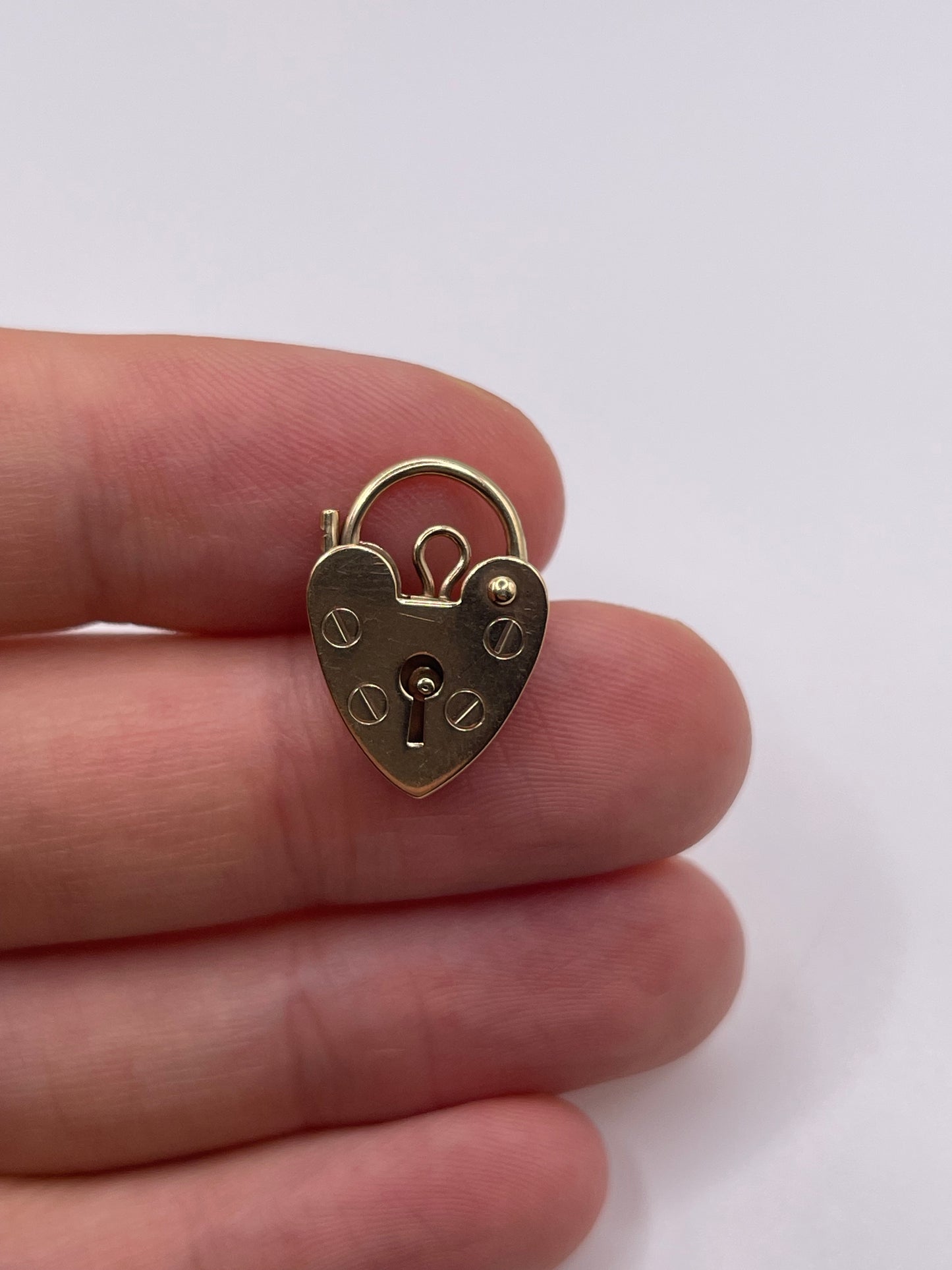 9ct gold padlock 5