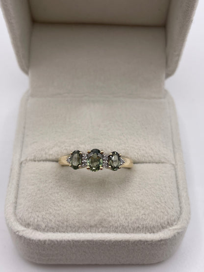 9ct gold green sapphire and diamond ring