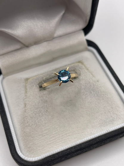 9ct gold synthetic blue spinel ring