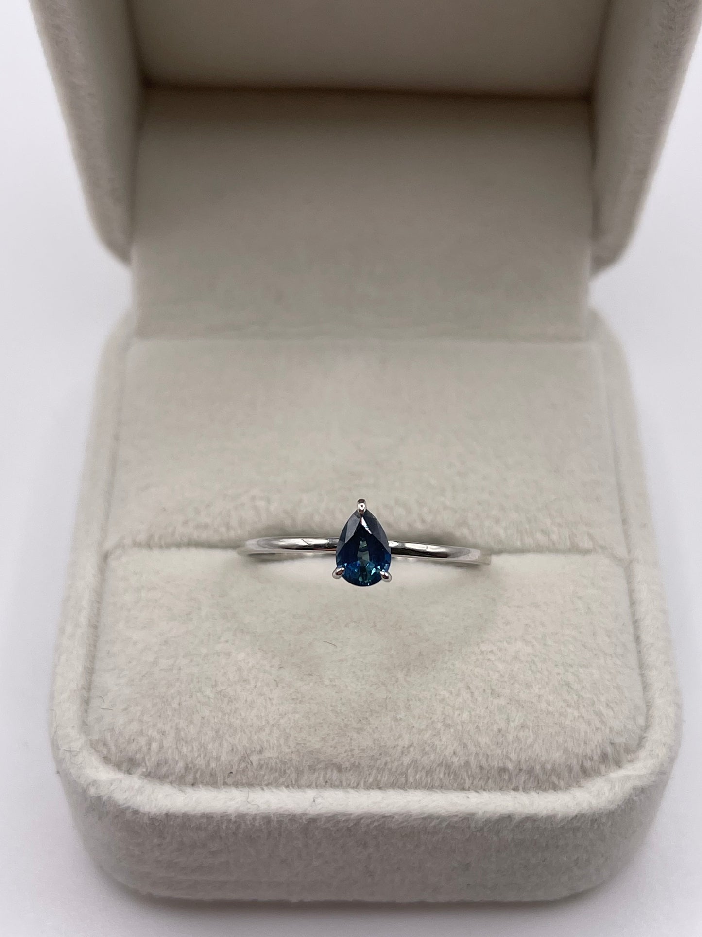 Platinum sapphire ring