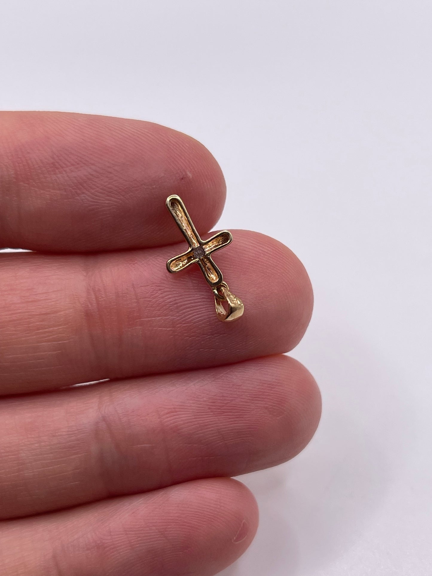 9ct gold diamond cross pendant