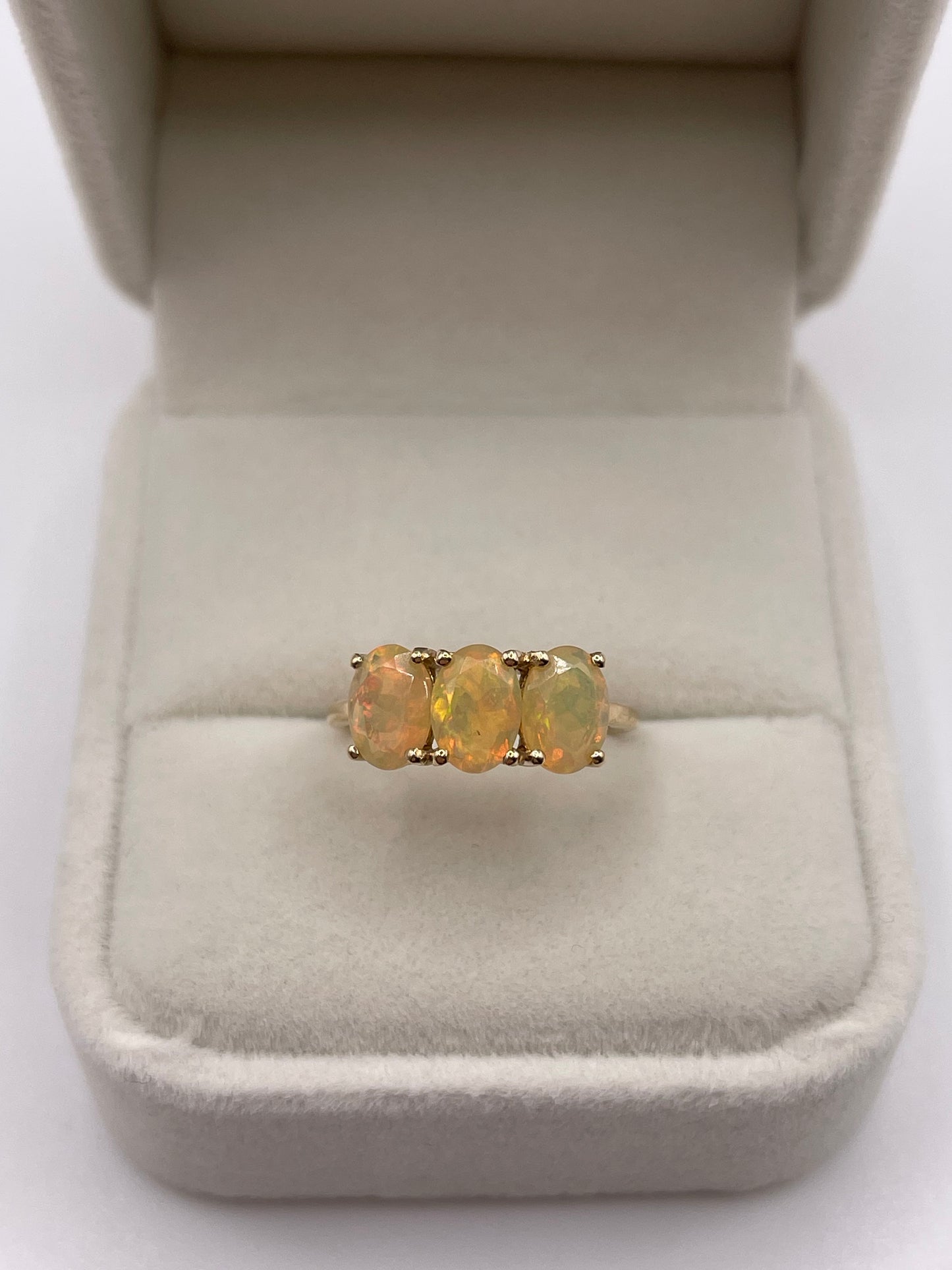 9ct gold opal ring