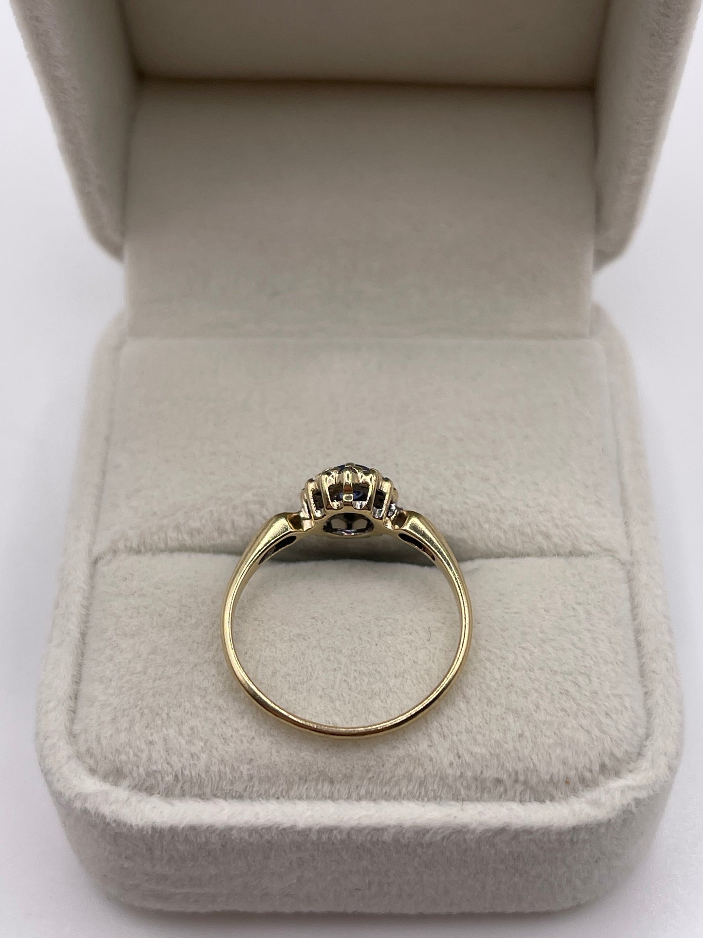 9ct gold sapphire and diamond ring