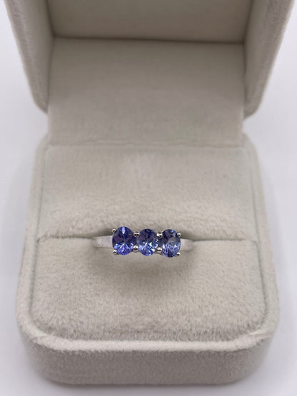 9ct white gold tanzanite ring