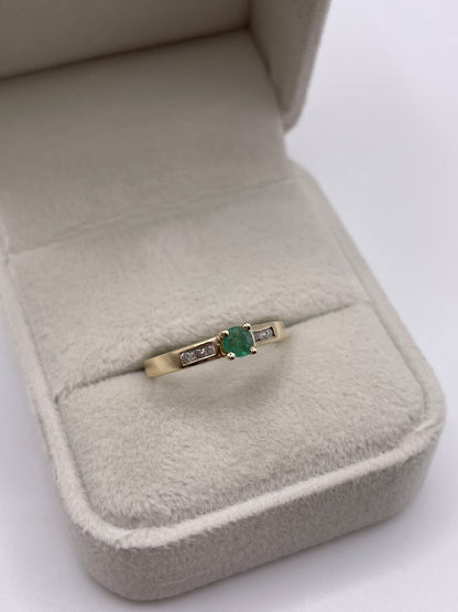 9ct gold emerald and diamond ring