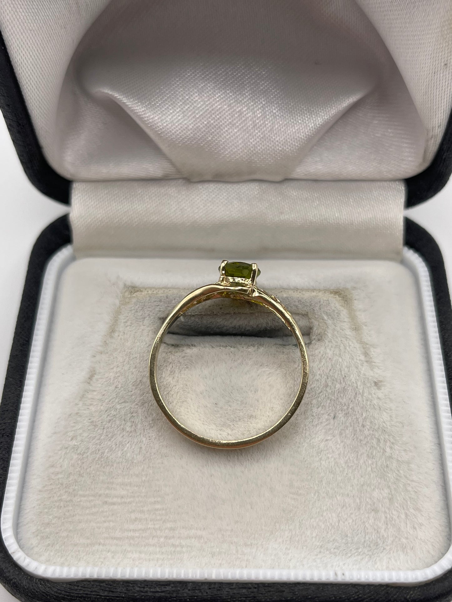 9ct gold quartz ring