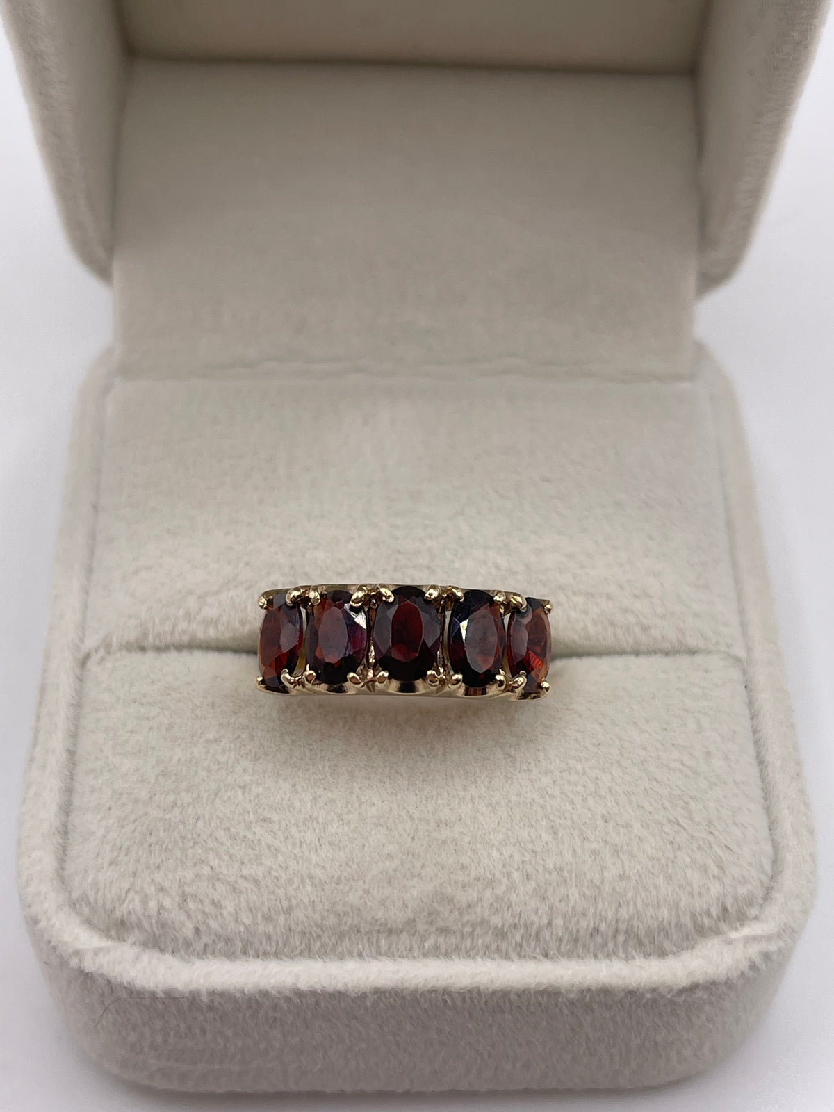 9ct gold garnet ring