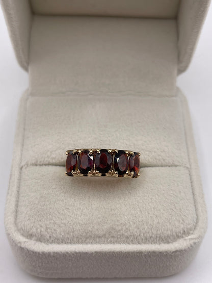 9ct gold garnet ring